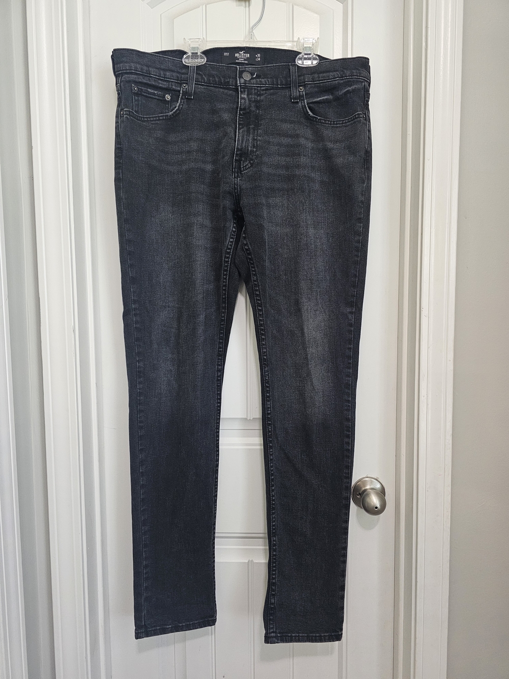 Hollister Men's Skinny Jeans in Washed Black